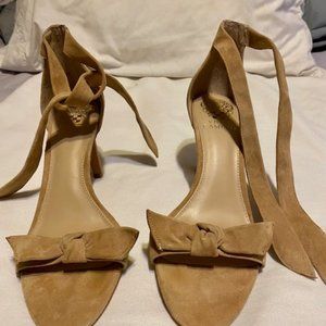Size 8 Vince Camuto Tan Suede heels